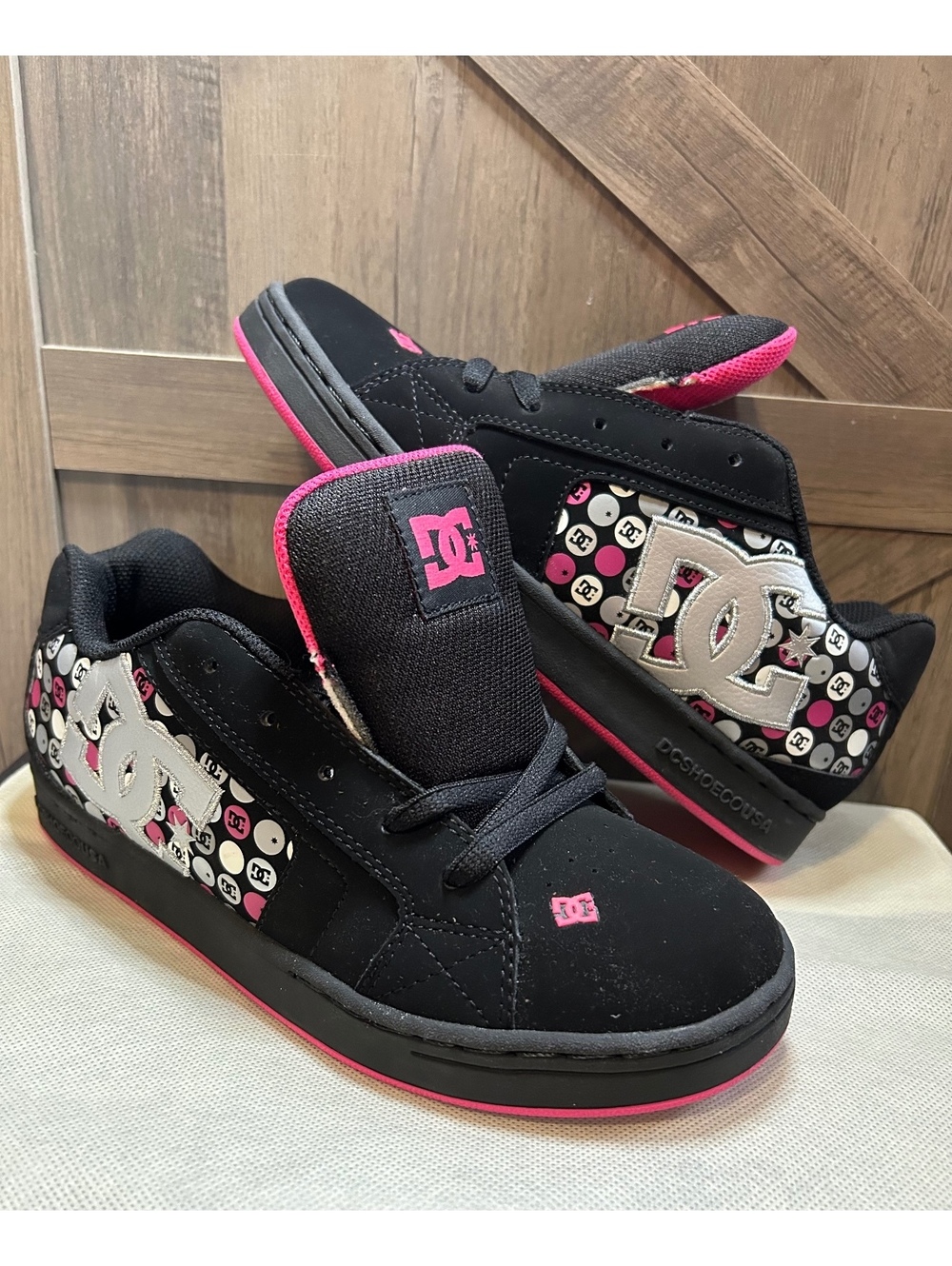 VINTAGE 2010 DC Shoes Net SE Black Pink Multi Logo Chunky Skate Deadstock